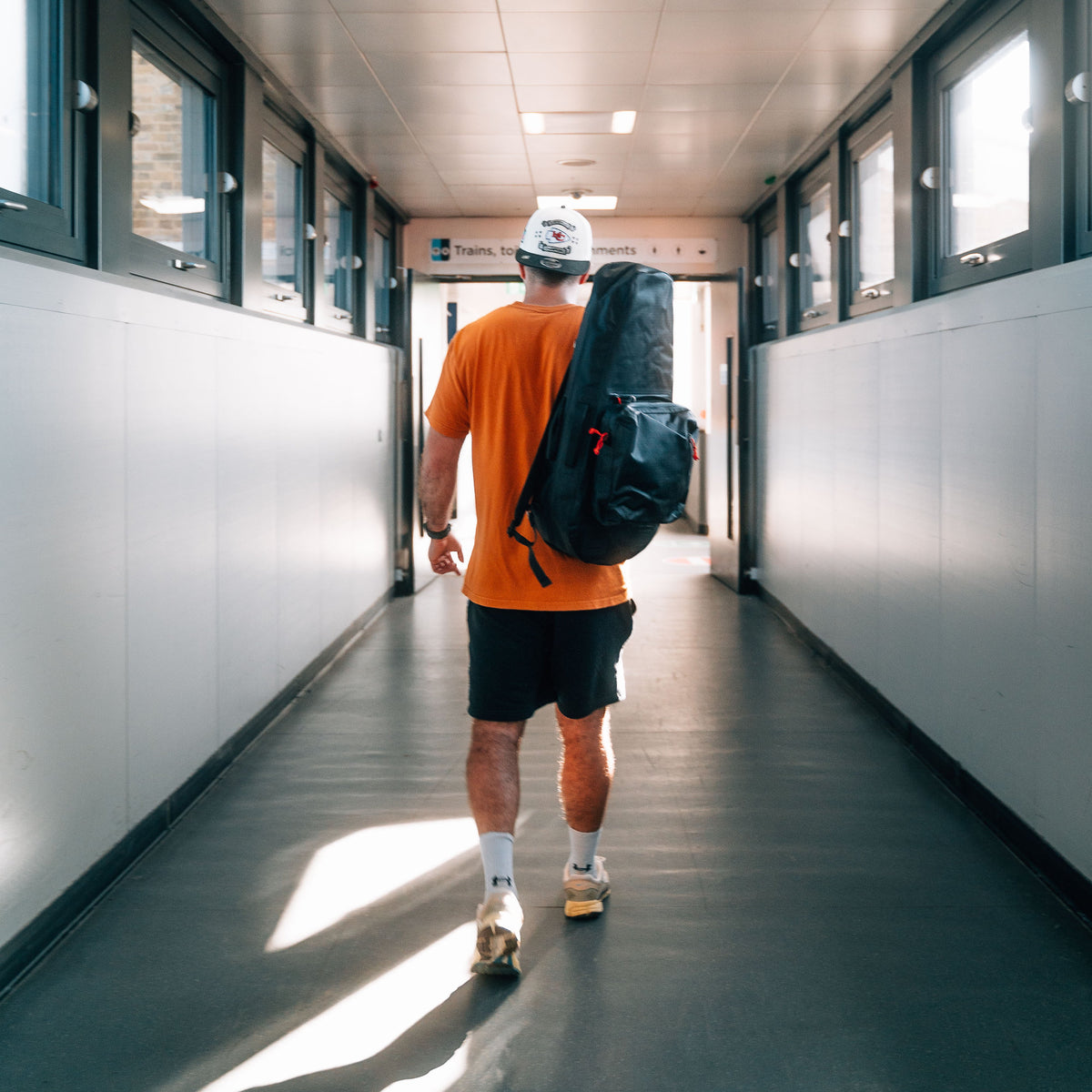 A player walking with the Parisian Blue Racquet Bag Voyager