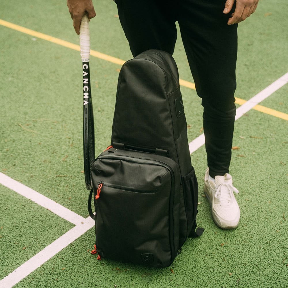 Day Bag XL attached to the front of a black Voyager on court